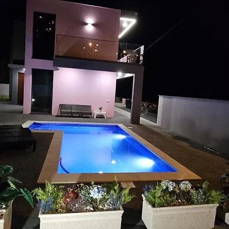 C&c Sunset Villa *